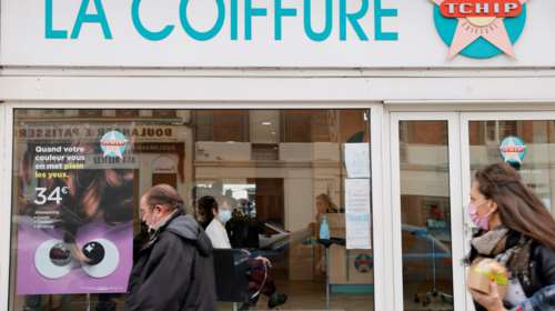 Κορονοϊός: Στο ίδιο έργο θεατές οι Γάλλοι - Κοσμοσυρροή στα κομμωτήρια πριν το lockdown [Εικόνες]