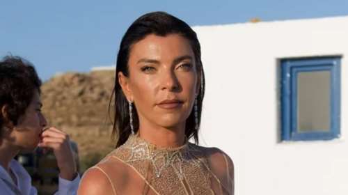 Μαρίνα Βερνίκου: Με ολόχρυσο see through outfit στη βάπτιση των Αριάνα και Φιλίππα Τανιμανίδη