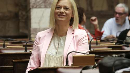 Η Ραχήλ Μακρή ξαναχτύπησε &quot;ψεκασμένα&quot;: &quot;Μπαίνουν στα νηπιαγωγεία και παίρνουν γενετικό υλικό&quot;