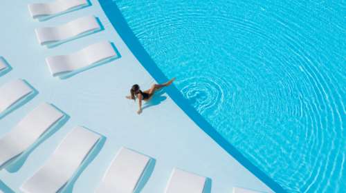 GET ME TO JET SET! Το Nikki Beach Resort &amp; Spa στην ελληνική Ριβιέρα είναι η απόλυτη καλοκαιρινή εμπειρία