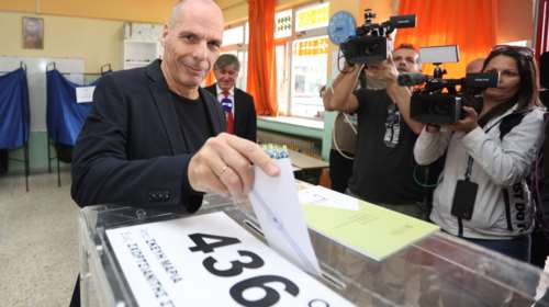 Εκλογές: Με μήνυμα για συμμετοχή στις εκλογές ψήφισε ο Γιάνης Βαρουφάκης