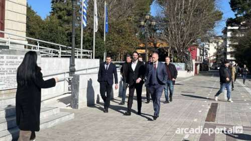 Στα δικαστήρια της Τρίπολης για να απολογηθεί ο Άρης Μουγκοπέτρος - Τον κατηγορεί η σύζυγός του [βίντεο]