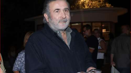 Ο Λάκης Λαζόπουλος για φαγητό στο αγαπημένο του εστιατόριο στην Πάρο