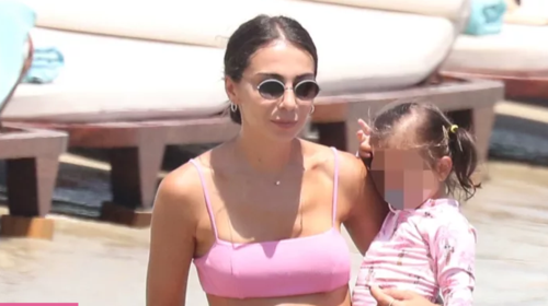 Η Ολυμπία Χοψονίδου έκανε αργιλοθεραπεία στην Πάρο - Οι φωτογραφίες που δείχνουν το καλλίγραμμο κορμί της