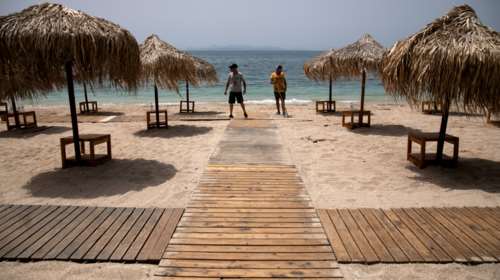 Τουρισμός: Κλείνουν ήδη εισιτήριο οι Βρετανοί για το ελληνικό καλοκαίρι - Μαζική αύξηση κρατήσεων