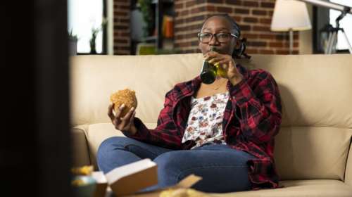 Πώς θα μειώσουμε τις πιθανότητες εμφάνισης καρκίνου - Επιστήμονας λέει να &quot;κόψουμε&quot; 5 πράγματα