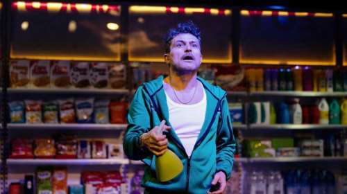 Η μεγάλη επιστροφή του Γιώργου Καραμίχου στο Θέατρο Τέχνης - Οι πρώτες φωτό από την παράσταση