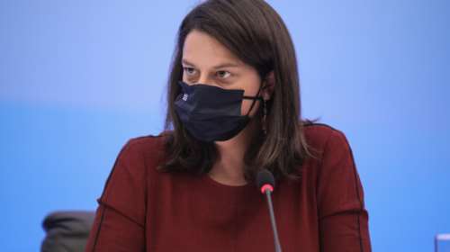 Η απάντηση της Κεραμέως σε μαθήτρια που ζητά από τον Άγιο Βασίλη να ανοίξουν τα σχολεία