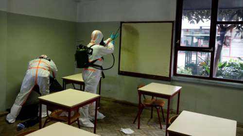 Economist: Η χαλάρωση των μέτρων πρέπει να ξεκινάει από τα σχολεία και ειδικά τα δημοτικά