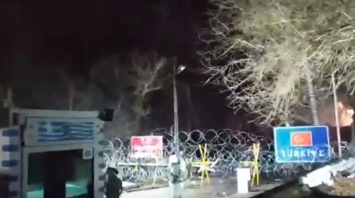 Βίντεο-ντοκουμέντο από τον Έβρο: Άγρια επίθεση με πυρακτωμένα ξύλα, πέτρες από μετανάστες