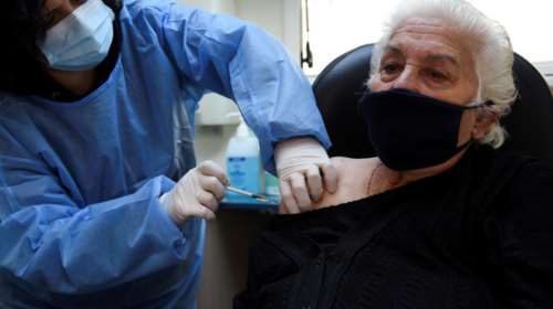 Πώς δηλώνονται στο μητρώο εμβολιασμένων όσοι άνω των 60 ετών εμβολιάστηκαν στο εξωτερικό - Αναλυτικές οδηγίες