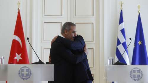 Η θερμή αγκαλιά Γεραπετρίτη και Φιντάν μπροστά στις κάμερες - &quot;Ακόμη και όταν δεν βρίσκουμε εύκολα λύσεις συζητούμε&quot;