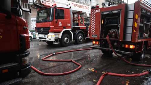 Συναγερμός στην Πυροσβεστική: Φωτιά σε βιοτεχνία κεριών στον Ταύρο