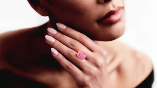 Σε δημοπρασία "εξαιρετικά σπάνιο" ροζ διαμάντι - Αναμένεται να πιάσει περισσότερα από 35 εκατ. δολ.