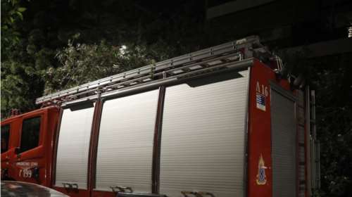 Φωτιά σε διαμέρισμα στην Ακαδημία Πλάτωνος – Αστυνομικοί απομάκρυναν ηλικιωμένο