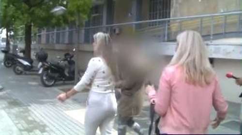 &quot;Συγγνώμη, το άφησα γιατί κοιμόταν&quot; - Η δικαιολογία της μητέρας που άφησε το μωρό της στο αμάξι και πήγε για ψώνια