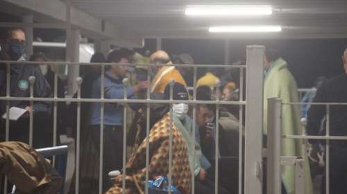 Ναυάγιο στην Πάρο: Σε δομή φιλοξενίας οι 63 διασωθέντες μετανάστες - Τουλάχιστον 16 νεκροί - Συνεχίζονται οι έρευνες