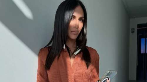 Η Ανθή Βούλγαρη με total Zeus + Dione σύνολο στην πρεμιέρα της εκπομπής &quot;Κοινωνία Ώρα Μega&quot;