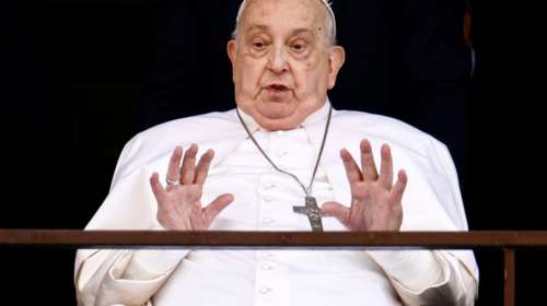 Πάπας Φραγκίσκος: Επέστρεψε στο Βατικανό - Χαιρέτισε και ευλόγησε πιστούς από το νοσοκομείο Τζεμέλι - &quot;Ευχαριστώ όλους&quot;