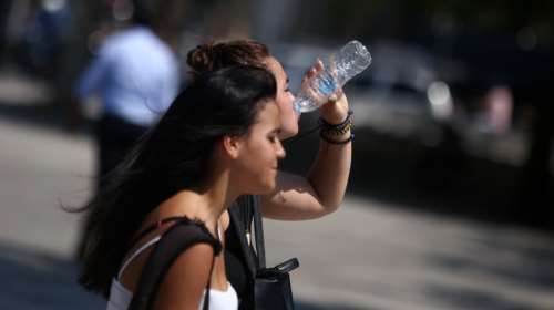 Ζέστη αλλά και βροχές την Πέμπτη: Πού ανεβαίνει ο υδράργυρος και πού θα βρέξει