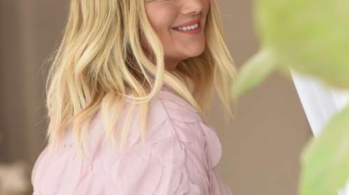 Η Νάνσυ Ζαμπέτογλου φόρεσε το item που δεν αποχωρίζονται οι Γαλλίδες την άνοιξη