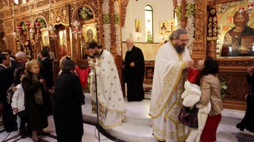 Κορονοϊός και Θεία Κοινωνία: Να πηγαίνουμε στην εκκλησία;- Να μεταλαμβάνουμε ή όχι;