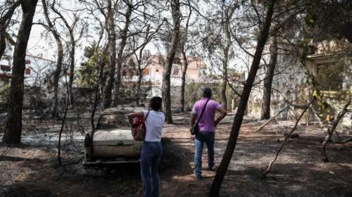 Φωτιά στη Βαρυμπόμπη: Απίστευτο - Έσβηνε εθελοντικά την πυρκαγιά προσπαθώντας να σώσει σπίτια και κάηκε το δικό της
