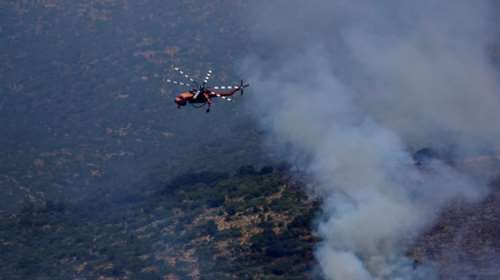 Μεγάλη φωτιά σε δύσβατη περιοχή στη Δυτική Μάνη