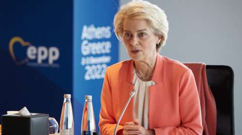 Politico: Η εκτόξευση του προϋπολογισμού της ΕΕ 1,8 τρισ. ευρώ αποκαλύπτει τις αδυναμίες της Φον ντερ Λάιεν