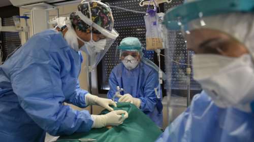 Συγκλονίζει η διευθύντρια της ΜΕΘ του ΑΧΕΠΑ: Ακούμε τους ασθενείς να φωνάζουν &quot;σας παρακαλώ λυτρώστε με&quot;