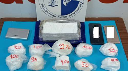 ΕΛΑΣ: Χειροπέδες σε επίδοξο &quot;Εσκομπάρ&quot; στη Νέα Σμύρνη - Πάνω από δύο κιλά κοκαΐνης στο σπίτι του