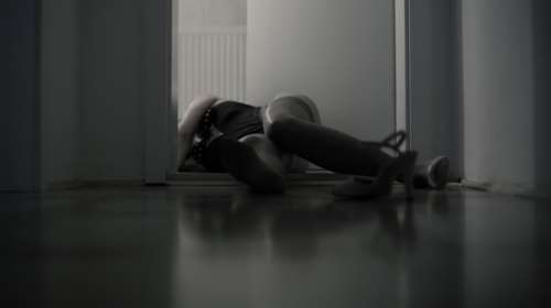 Εφιάλτης για 21χρονη Σουηδή στα Χανιά: Καταγγέλλει βιασμό από δύο άνδρες που γνώρισε σε κλαμπ