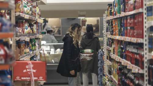 Θεσσαλονίκη: Βρήκε σε σούπερ μάρκετ πορτοφόλι με 550 ευρώ, το... κράτησε αλλά τον βρήκαν