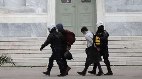 Ελεύθεροι λόγω κορονοϊού οι 91 συλληφθέντες σε Πολυτεχνείο και Ζωγράφου