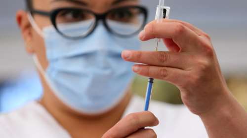 Συνεργασία Moderna και Merck για την ανάπτυξη εμβολίου mRNA κατά του μελανώματος
