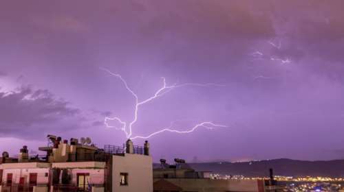 Καιρός - Εντυπωσιακό: "Βροχή" με 3.800 κεραυνούς στα νότια της χώρας και μεγάλα ύψη βροχοπτώσεων στην Κρήτη