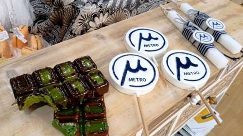 Σαρώνουν οι λαμπάδες "Μετρό Θεσσαλονίκης" και "σοκολάτα Ντουμπάι" - Κάνει θραύση το "πιτόγυρο" στο εξωτερικό