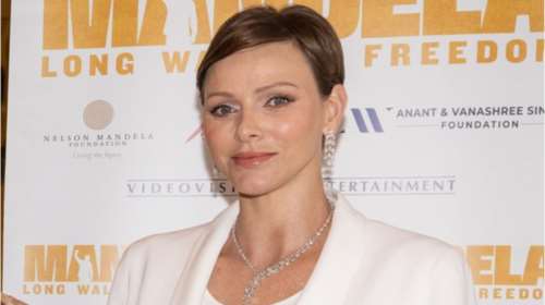 Αλάνθαστη η μελαχρινή Σαρλίν: Η πριγκίπισσα φόρεσε λευκό σμόκιν, διαμάντια και άνετα πέδιλα