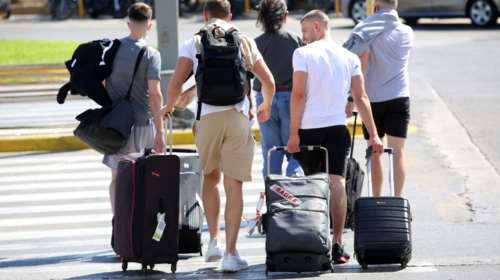 Ιταλία: Πολλοί τουρίστες για την Ελλάδα μένουν στο αεροδρόμιο...γιατί δεν έχουν &quot;κατεβάσει&quot; το πιστοποιητικό εμβολιασμού