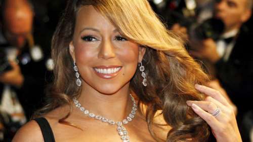 Η Mariah Carey σώζει τα Χριστούγεννα