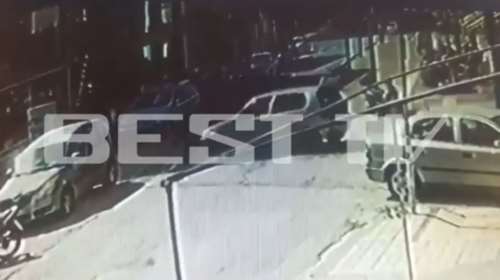 Σοκαριστικό τροχαίο:  Επίδοξος κλέφτης σκορπά τον πανικό, τραυματίζει οδηγό μηχανής, ανοίγει την πόρτα και φεύγει τρέχοντας