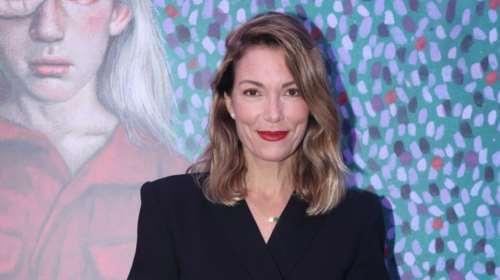 Η Βίκυ Καγιά φόρεσε το τζιν παντελόνι, όπως οι Ιταλίδες fashionistas