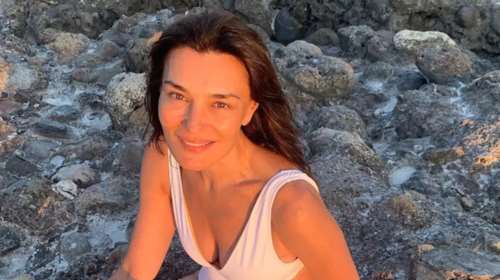 7 Ελληνίδες άνω των 50 που μεγαλώνουν όμορφα &quot;αγκαλιάζοντας&quot; τα φυσικά μαλλιά τους