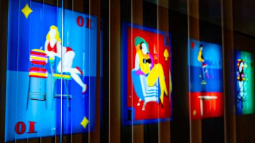 Η παρουσίαση της έκθεσης φωτιζόμενων γλυπτών του διεθνώς αναγνωρισμένου Ιταλού καλλιτέχνη Marco Lodola