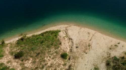 Αυτή είναι η πιο ορεινή παραλία της Ελλάδας - Εναλλακτική και μέσα στο φυσικό τοπίο, ένα όνειρο [βίντεο]