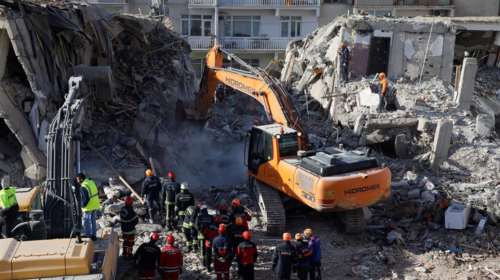 Σεισμός 5,7 Ρίχτερ στην Τουρκία: 9 νεκροί, αρκετοί εγκλωβισμένοι