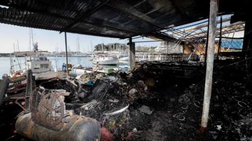 Πυρκαγιά τη νύχτα σε ψαροταβέρνα στο Μικρολίμανο