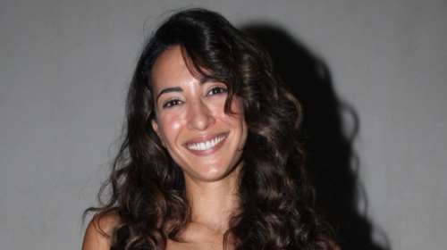 Η Ευγενία Σαμαρά μας δείχνει πώς να ντυθούμε τις βροχερές ημέρες - ο ιδανικός συνδυασμός