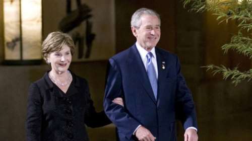 Αδειάζει και ο Τζορτζ Μπους τον Τραμπ: Είναι ώρα να εξετάσουμε τις τραγικές μας αποτυχίες