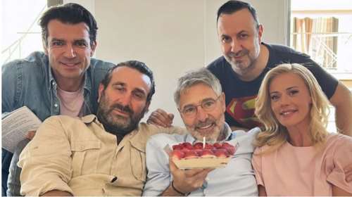 Ο Θοδωρής Αθερίδης είχε γενέθλια, έγινε 60 ετών - Η νόστιμη έκπληξη και  η Ζέτα Μακρυπούλια [Εικόνες]